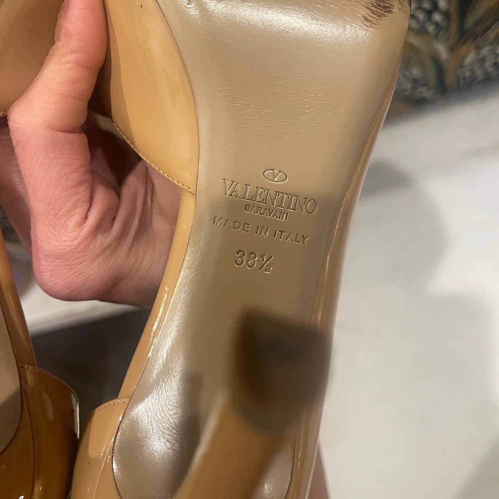 Authentic Valentino Heels 8.5 - Picture 4 of 6